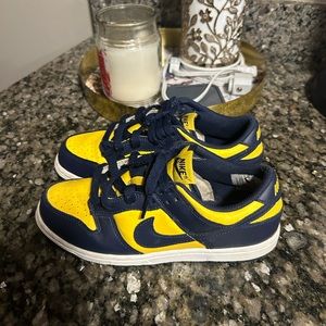 Dunks “Michigan dunks size 3.5y